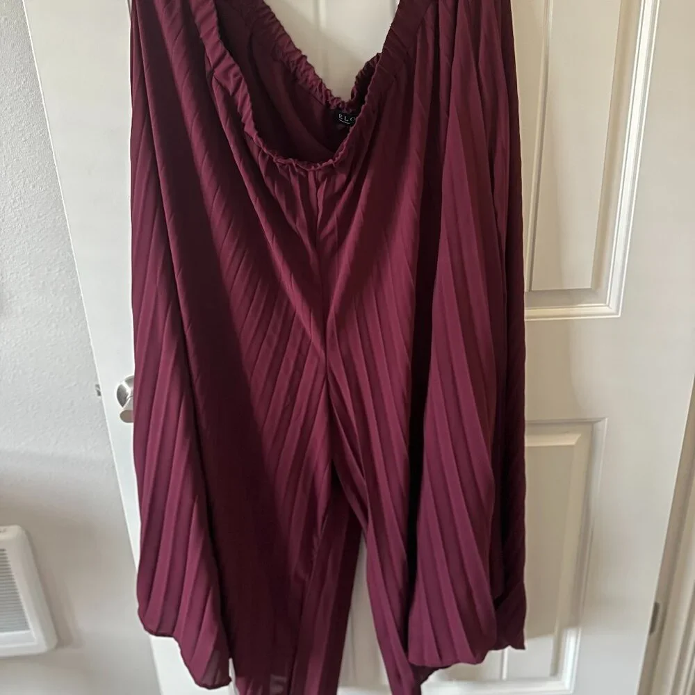 Eloquii -- Plus Size Maroon Banner Pleated Palazzo Dress Pant - Picture 3 of 3